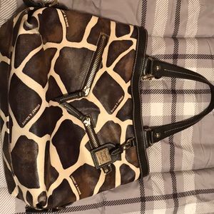 D&B giraffe print purse 🦒